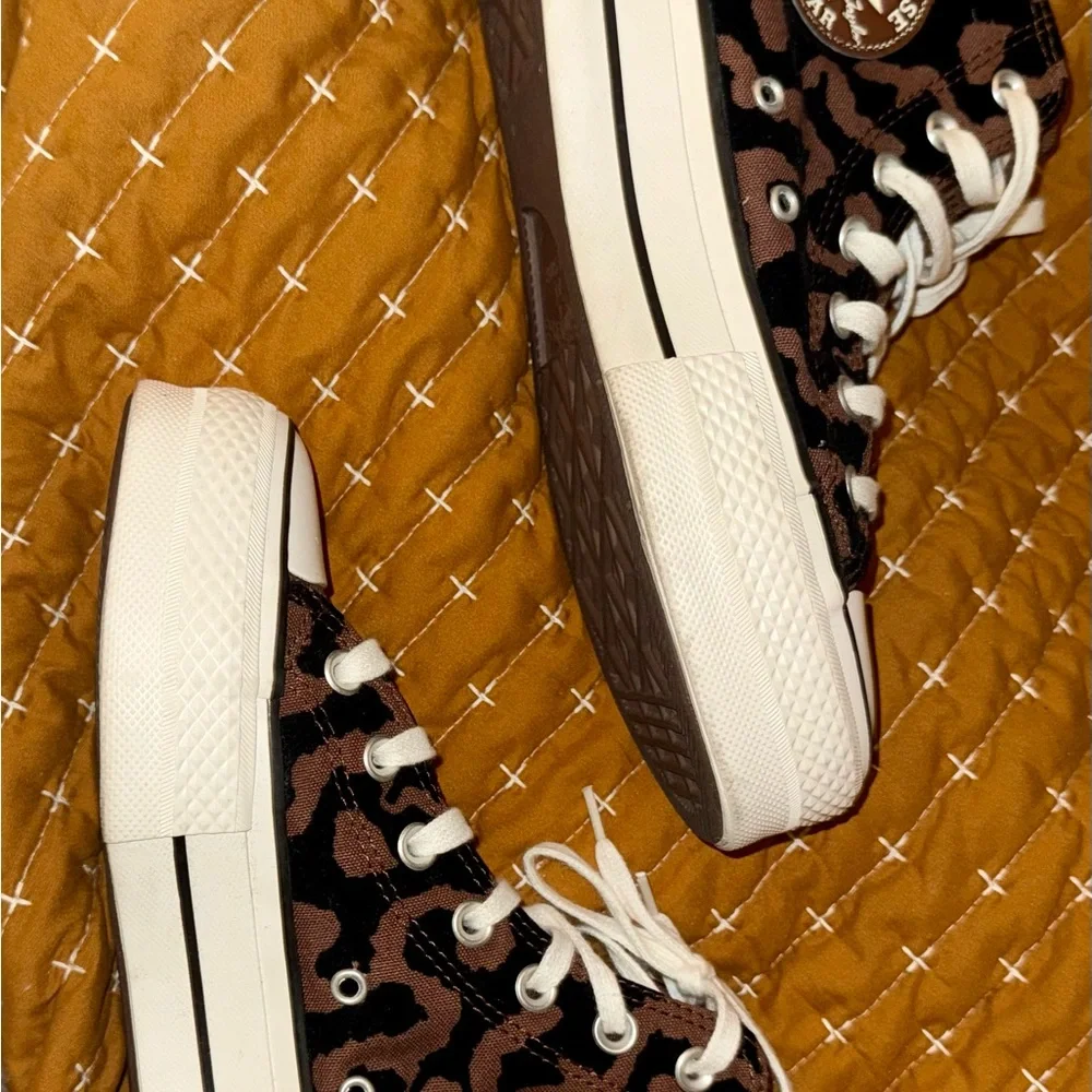Womens Converse Chuck Taylor All-Stars Lift Platform Leopard Sneakers  - A12351C - Picture 2 of 5